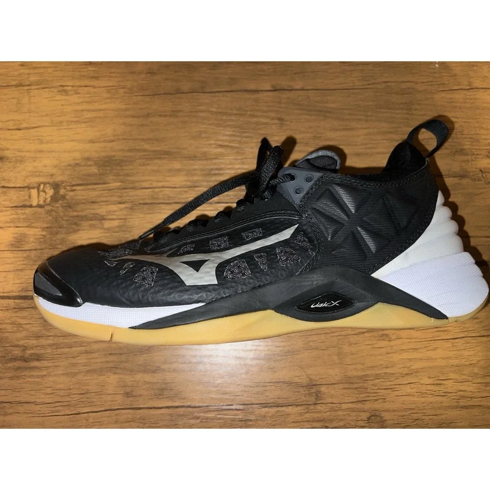Mizuno Women's Wave Momentum Volleyball Shoes Black, Size 10/41 NWOB